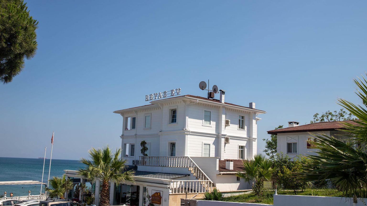 Sinop Beyaz Ev Hotel Restaurant Beach Sinop Otelleri